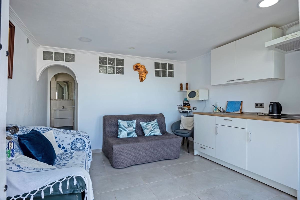6 bedroom Villa for sale in Mijas Costa with pool - € 1,099,999 (Ref: 9540167)