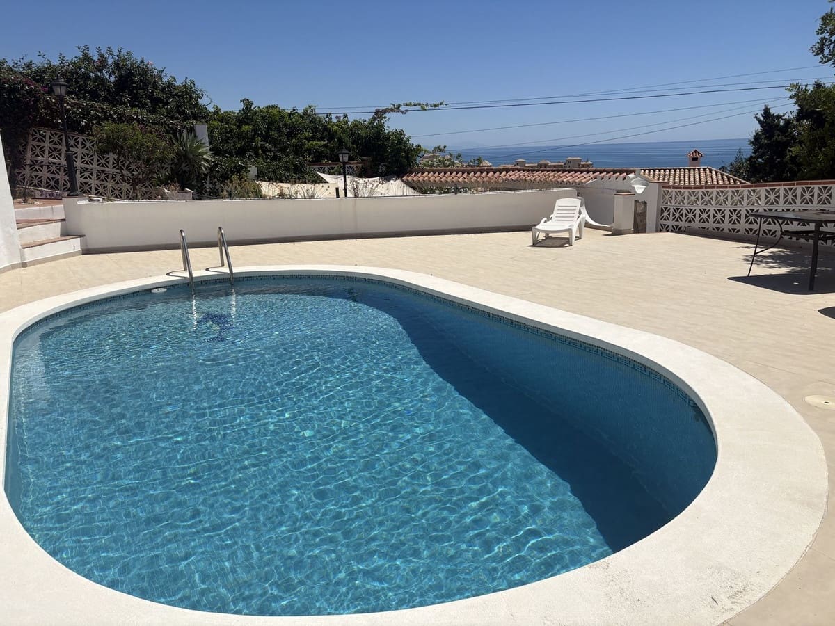 6 bedroom Villa for sale in Mijas Costa with pool - € 1,099,999 (Ref: 9540167)