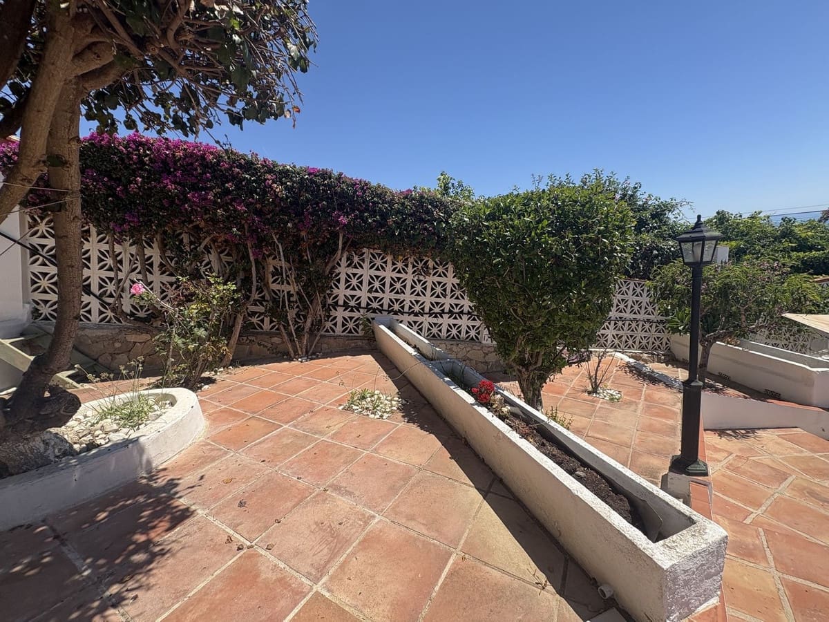 6 bedroom Villa for sale in Mijas Costa with pool - € 1,099,999 (Ref: 9540167)