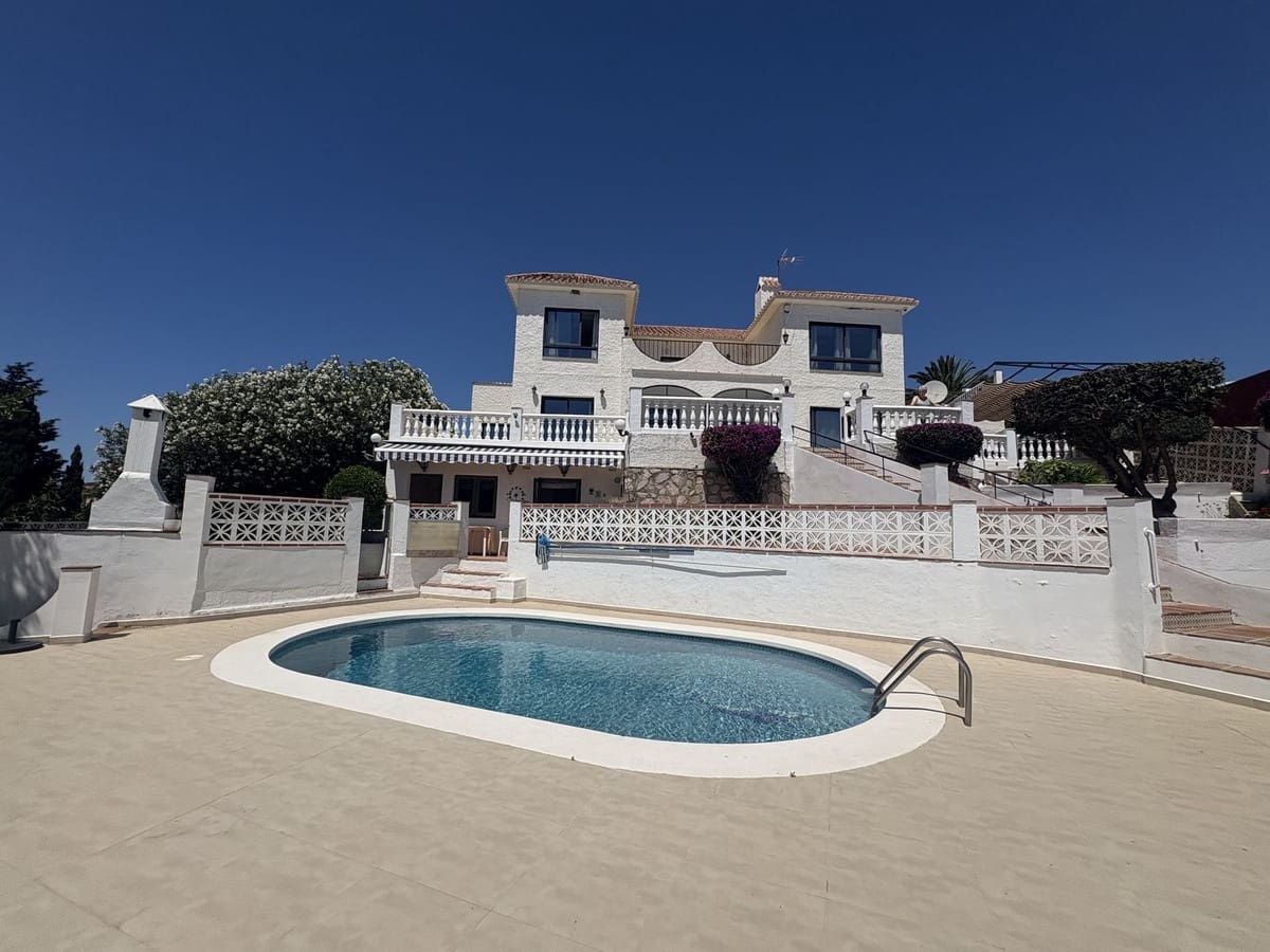 6 bedroom Villa for sale in Mijas Costa with pool - € 1,099,999 (Ref: 9540167)