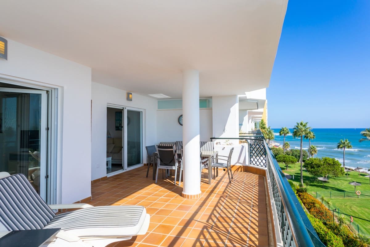3 bedroom Apartment for sale in Calahonda with pool - € 1,100,000 (Ref: 9540169)