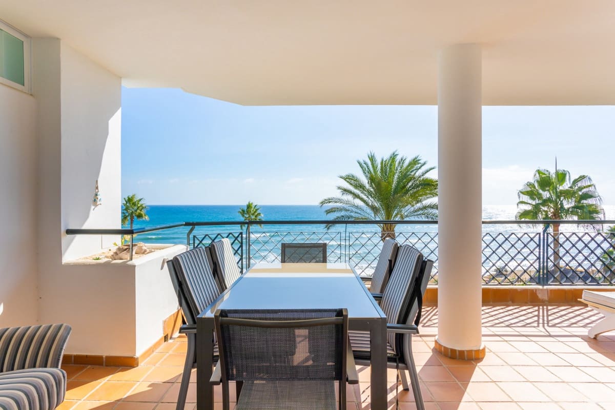 3 bedroom Apartment for sale in Calahonda with pool - € 1,100,000 (Ref: 9540169)