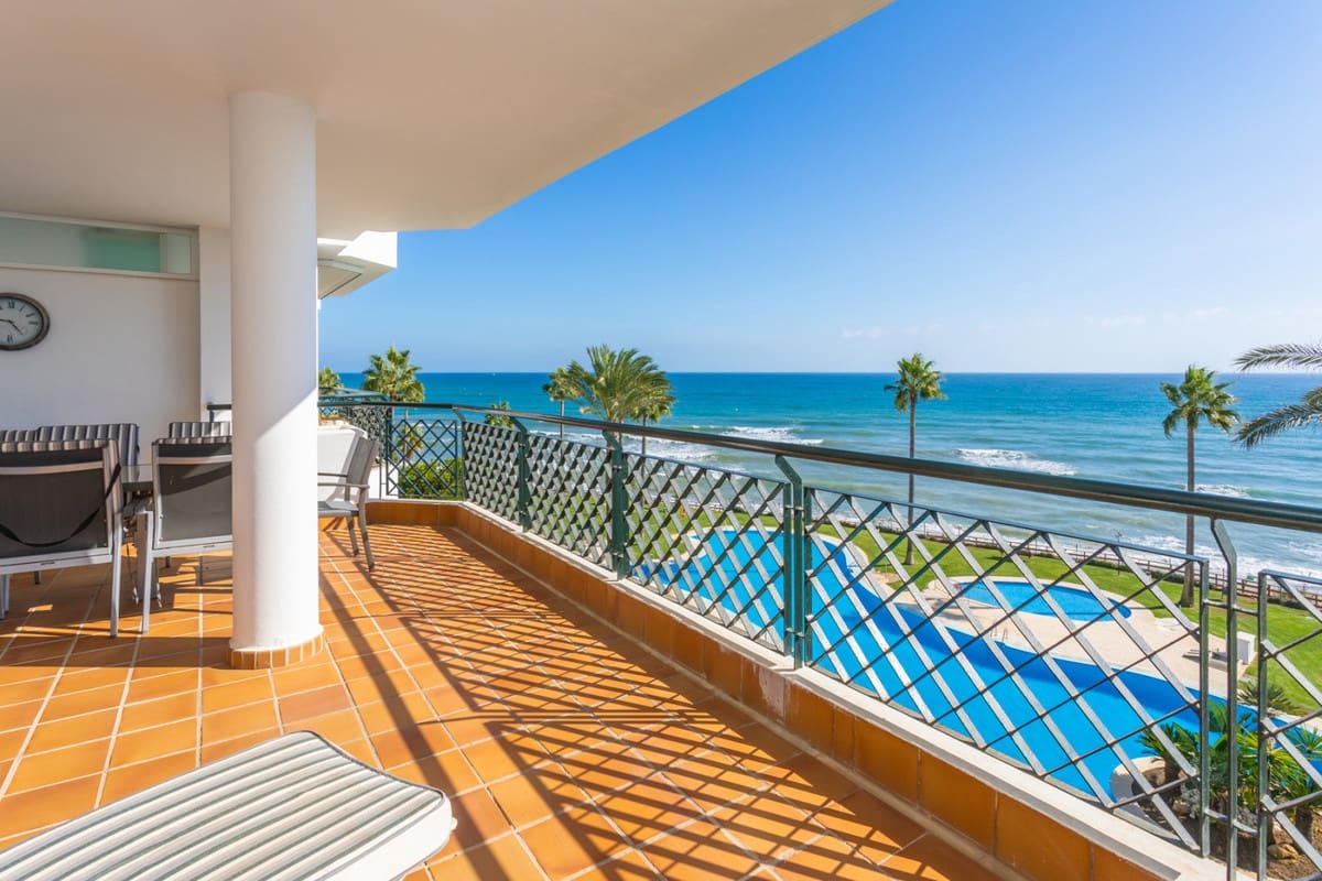 3 bedroom Apartment for sale in Calahonda with pool - € 1,100,000 (Ref: 9540169)