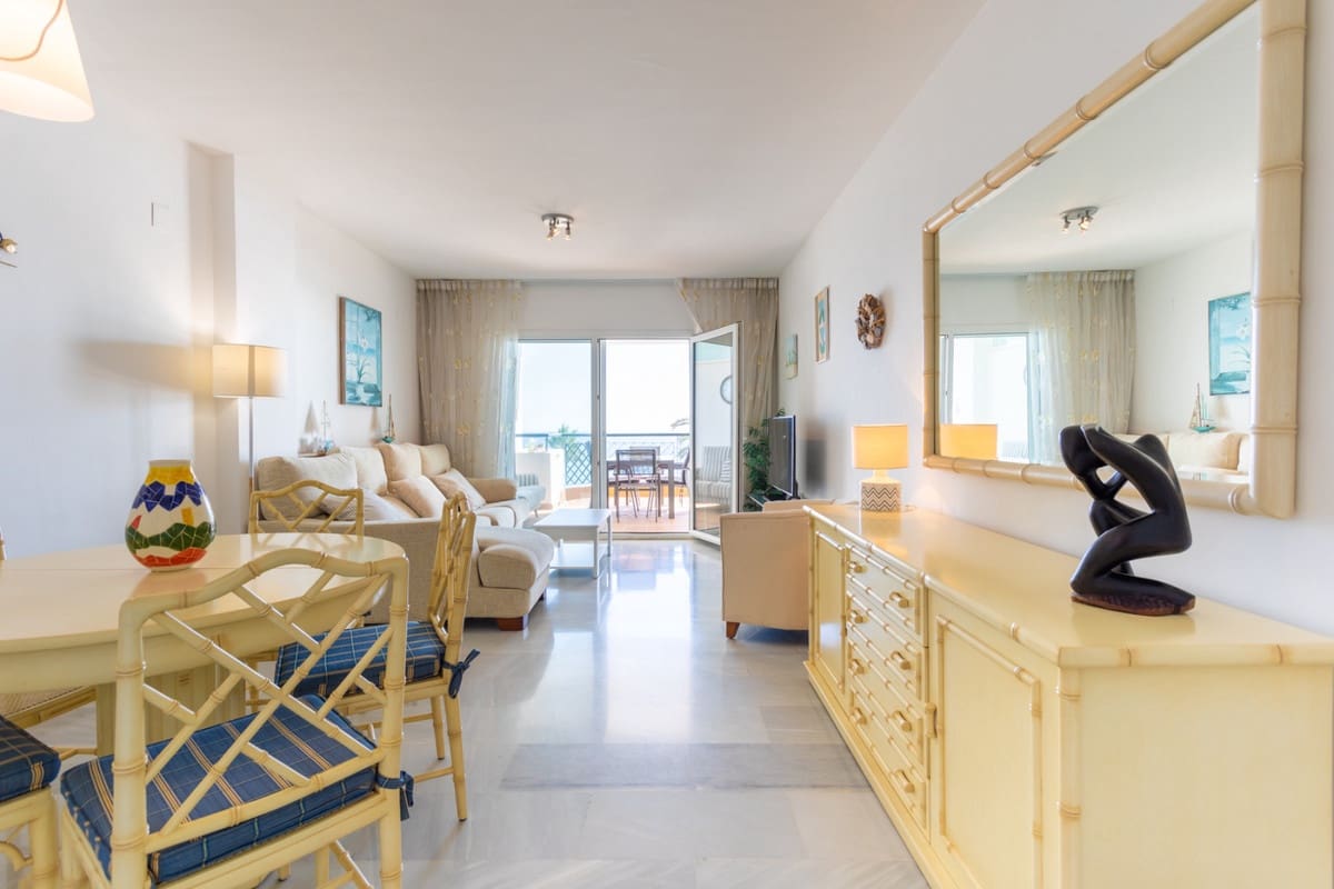 3 bedroom Apartment for sale in Calahonda with pool - € 1,100,000 (Ref: 9540169)