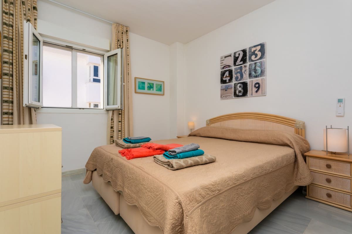 3 bedroom Apartment for sale in Calahonda with pool - € 1,100,000 (Ref: 9540169)