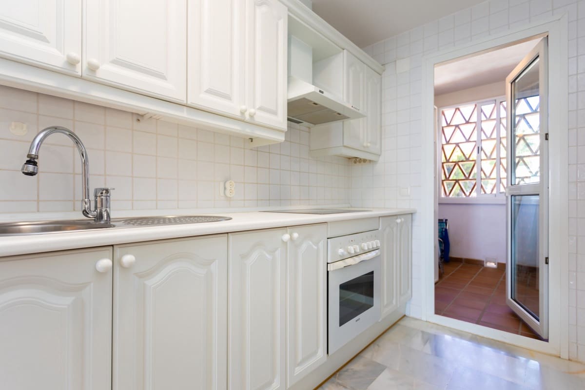 3 bedroom Apartment for sale in Calahonda with pool - € 1,100,000 (Ref: 9540169)