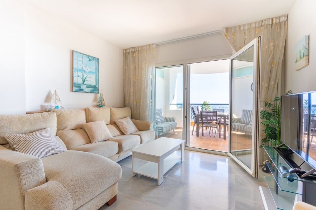 3 bedroom Apartment for sale in Calahonda with pool - € 1,100,000 (Ref: 9540169)