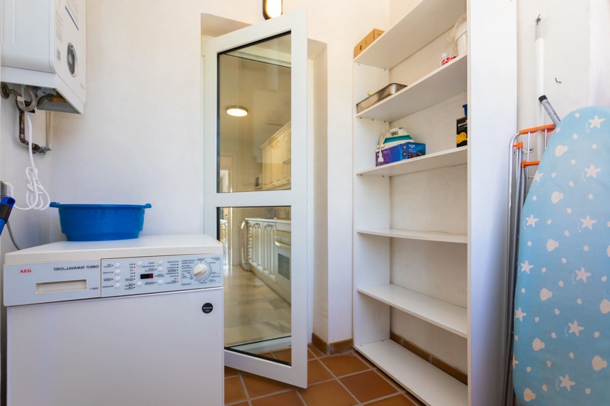 3 bedroom Apartment for sale in Calahonda with pool - € 1,100,000 (Ref: 9540169)