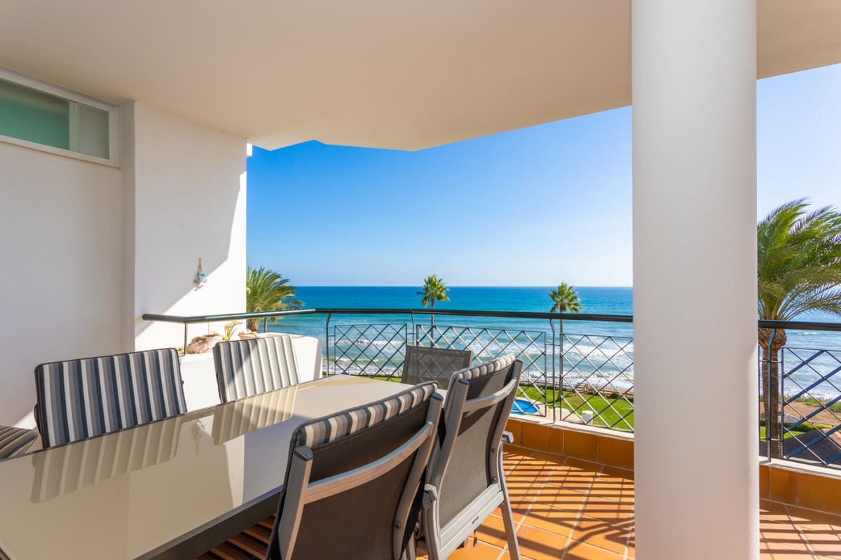 3 bedroom Apartment for sale in Calahonda with pool - € 1,100,000 (Ref: 9540169)