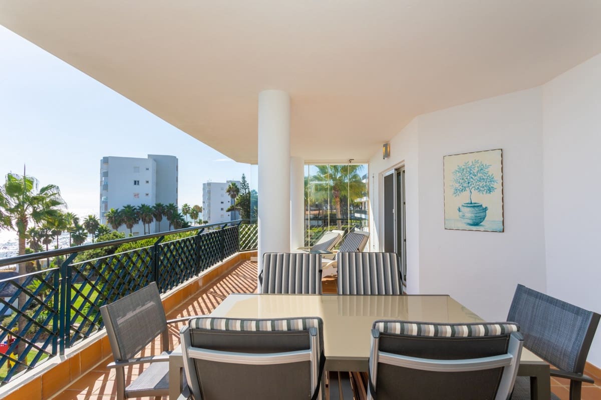 3 bedroom Apartment for sale in Calahonda with pool - € 1,100,000 (Ref: 9540169)