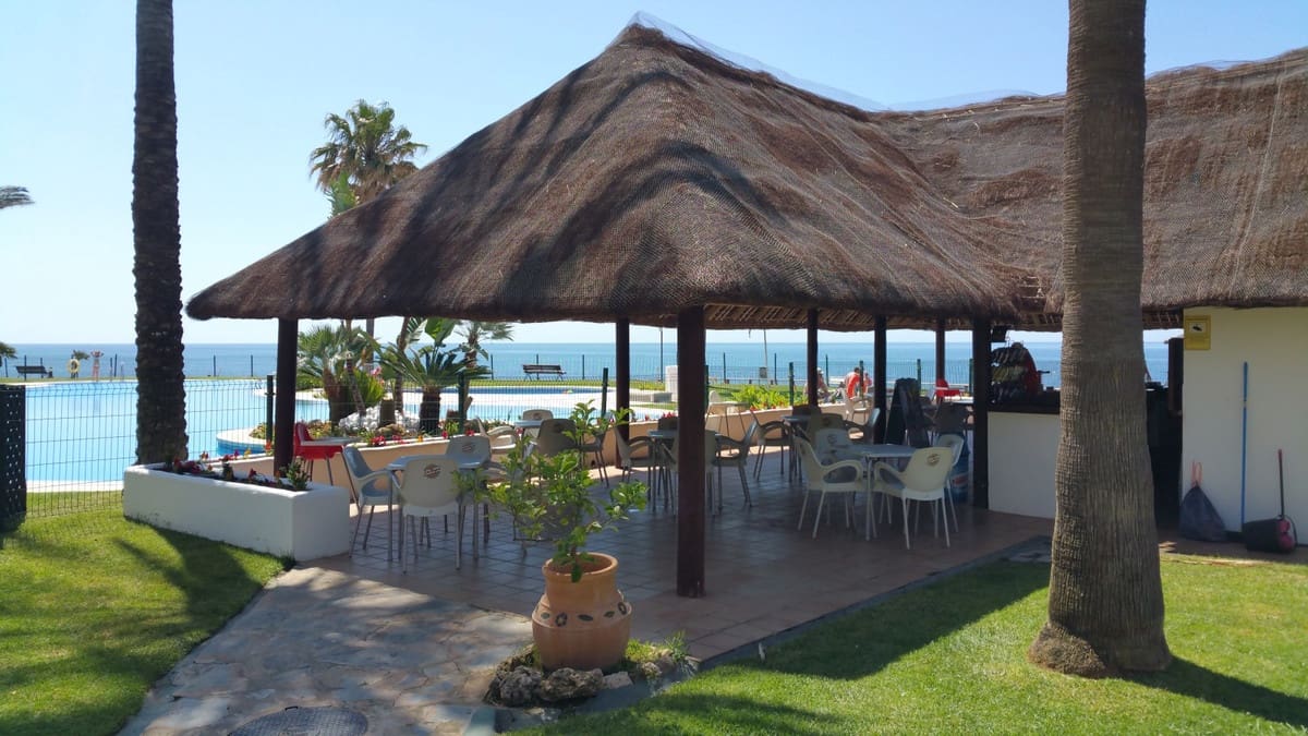 3 bedroom Apartment for sale in Calahonda with pool - € 1,100,000 (Ref: 9540169)