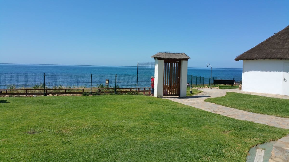 3 bedroom Apartment for sale in Calahonda with pool - € 1,100,000 (Ref: 9540169)