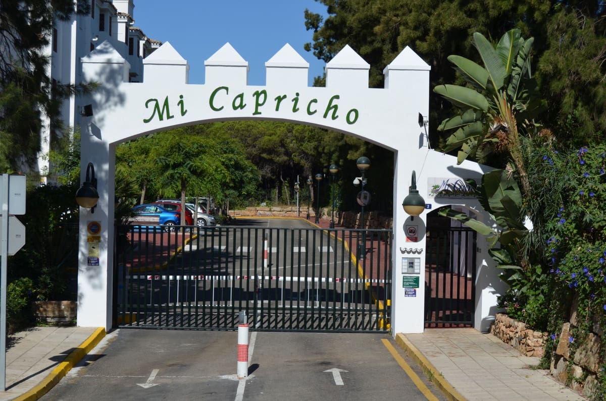 3 bedroom Apartment for sale in Calahonda with pool - € 1,100,000 (Ref: 9540169)