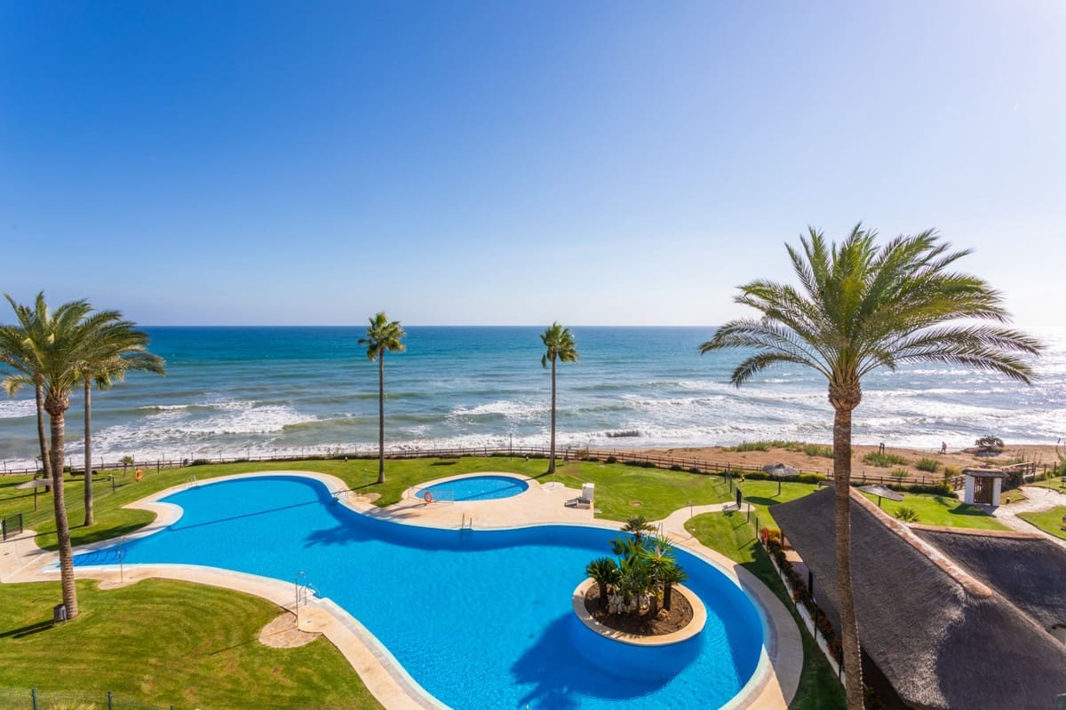 3 bedroom Apartment for sale in Calahonda with pool - € 1,100,000 (Ref: 9540169)