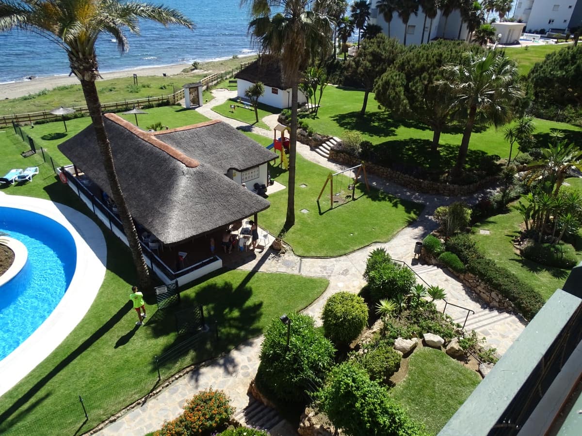 3 bedroom Apartment for sale in Calahonda with pool - € 1,100,000 (Ref: 9540169)