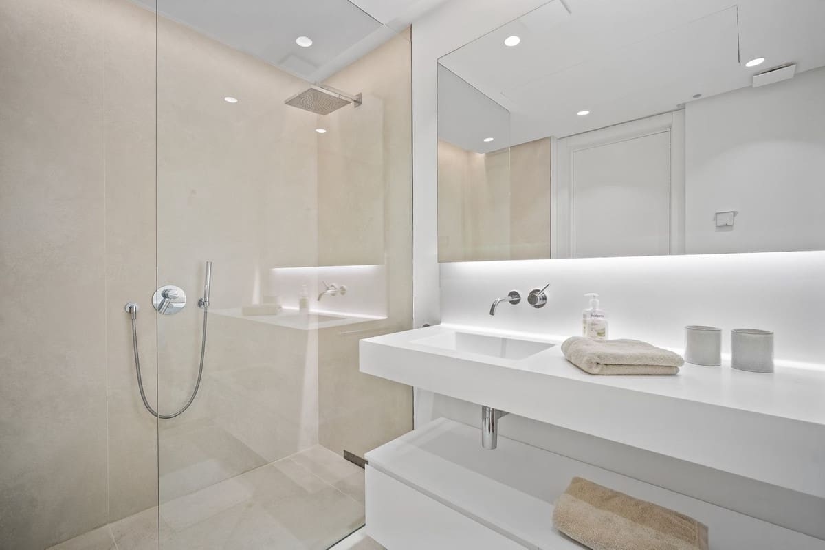 3 bedroom Apartment for sale in Marbella with pool - € 1,100,000 (Ref: 9540170)