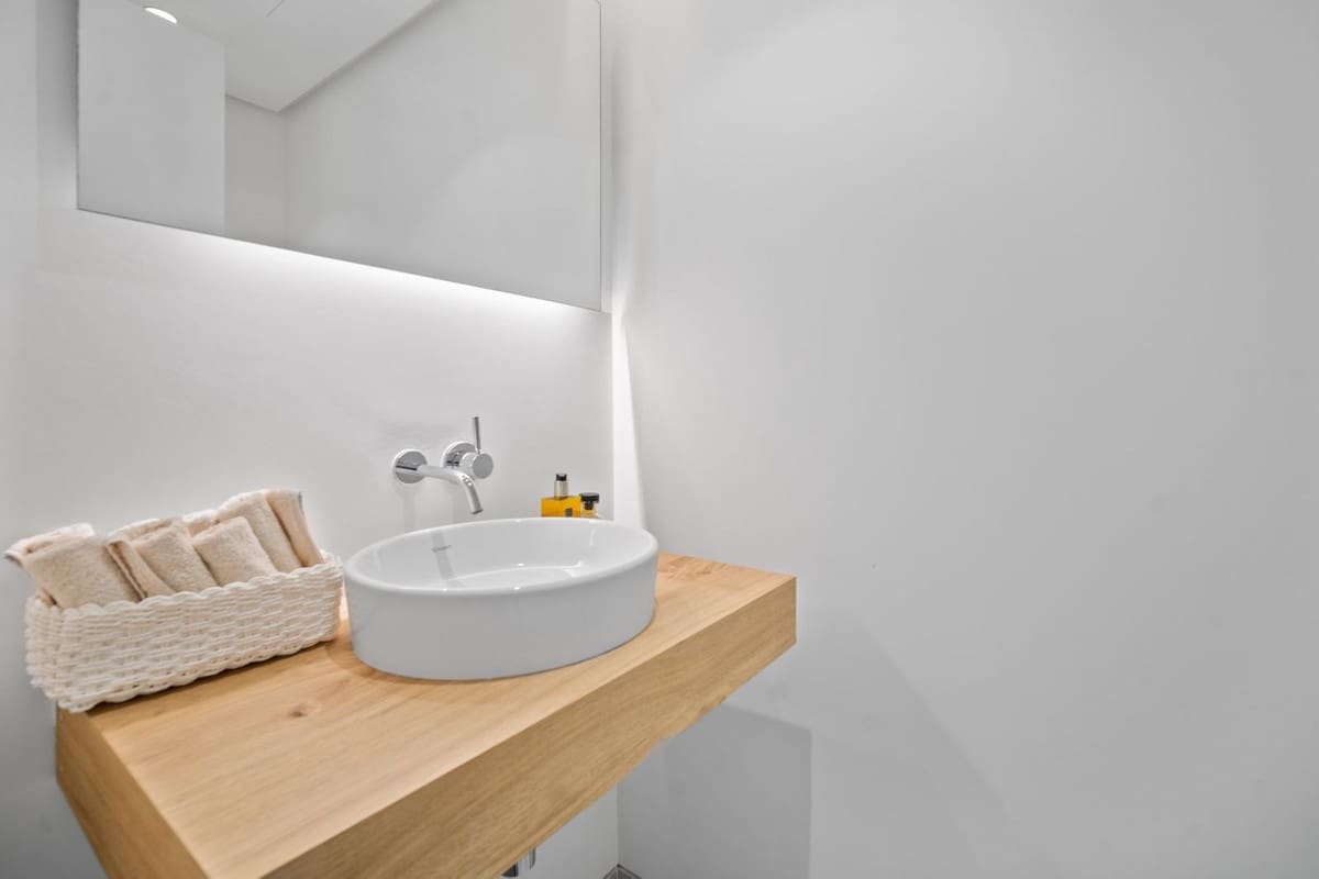 3 bedroom Apartment for sale in Marbella with pool - € 1,100,000 (Ref: 9540170)