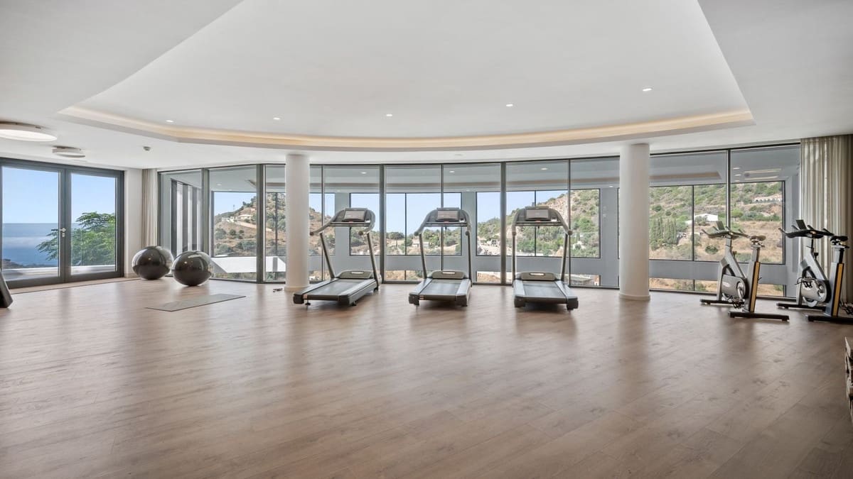 3 bedroom Apartment for sale in Marbella with pool - € 1,100,000 (Ref: 9540170)