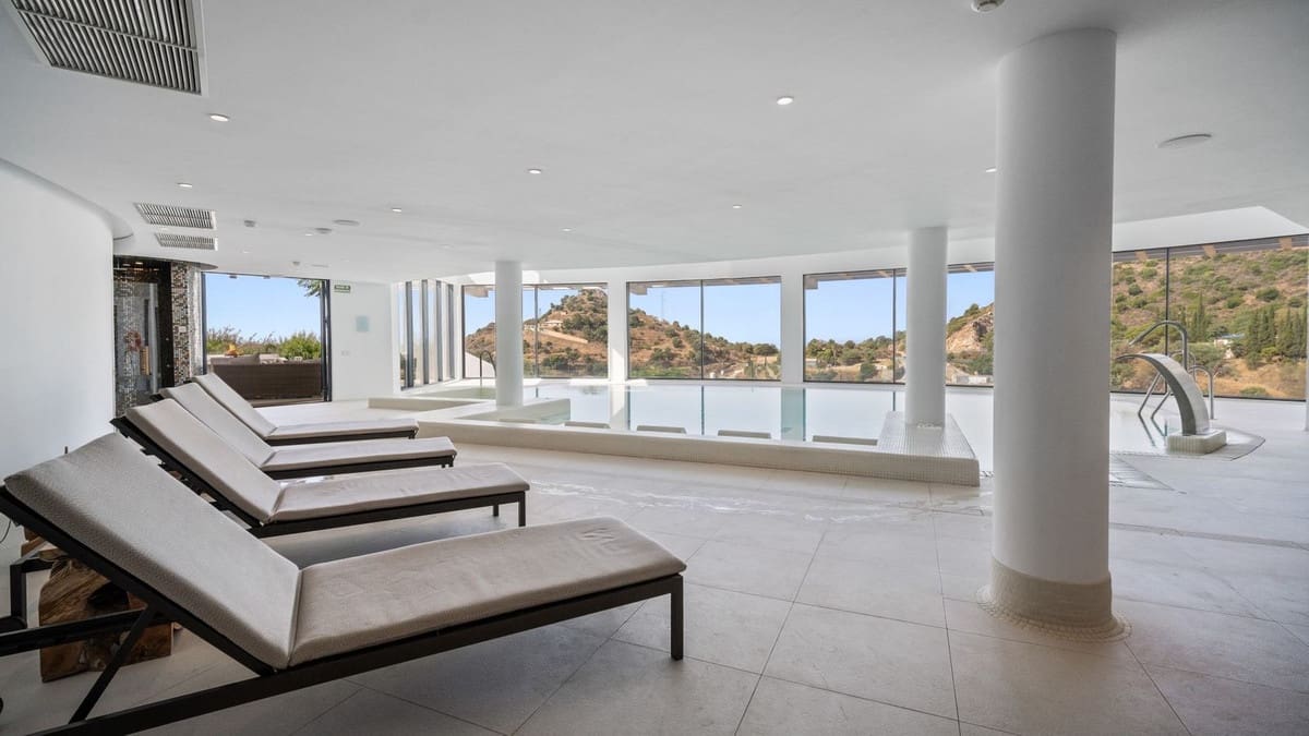 3 bedroom Apartment for sale in Marbella with pool - € 1,100,000 (Ref: 9540170)