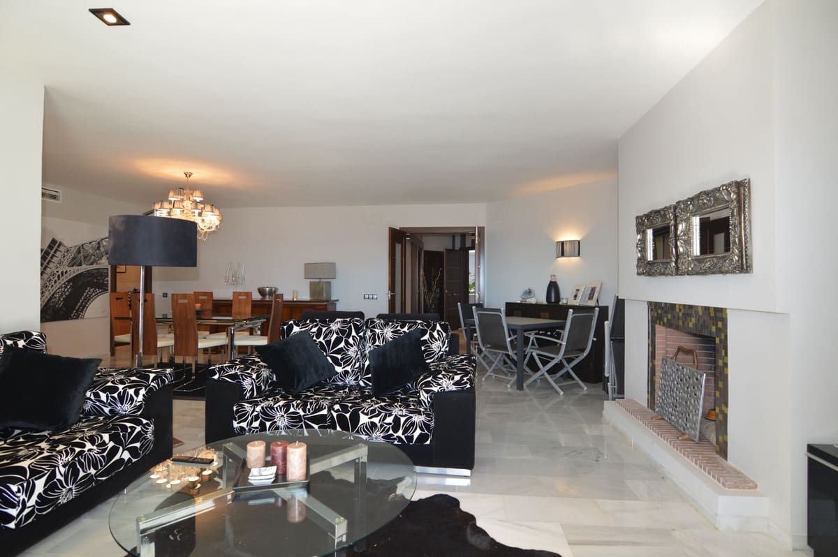 3 quarto Apartamento para venda em Puerto Banus - 1 100 000 € (Ref: 9540172)