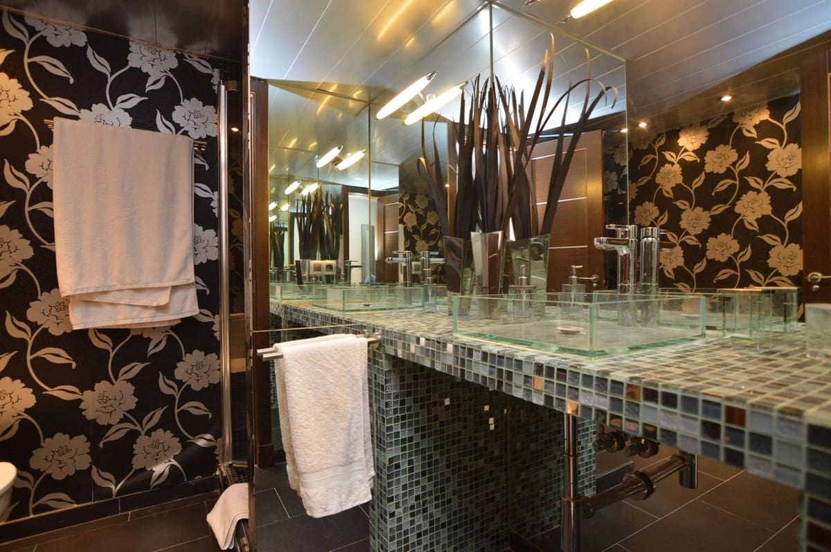 3 quarto Apartamento para venda em Puerto Banus - 1 100 000 € (Ref: 9540172)