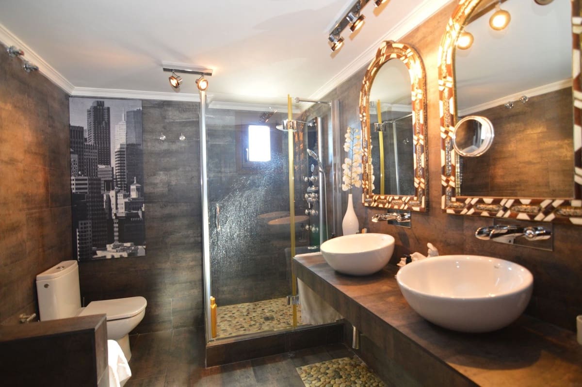 3 quarto Apartamento para venda em Puerto Banus - 1 100 000 € (Ref: 9540172)