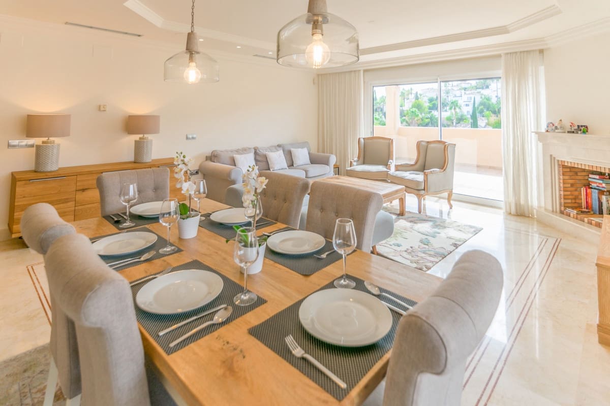 3 soverom Penthouse til salgs i Nueva Andalucia med svømmebasseng garasje - € 1 100 000 (Ref: 9540176)