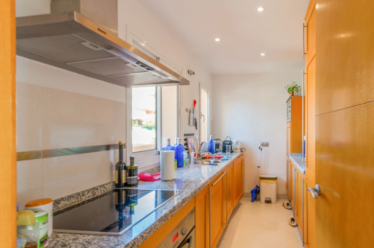 3 soverom Penthouse til salgs i Nueva Andalucia med svømmebasseng garasje - € 1 100 000 (Ref: 9540176)