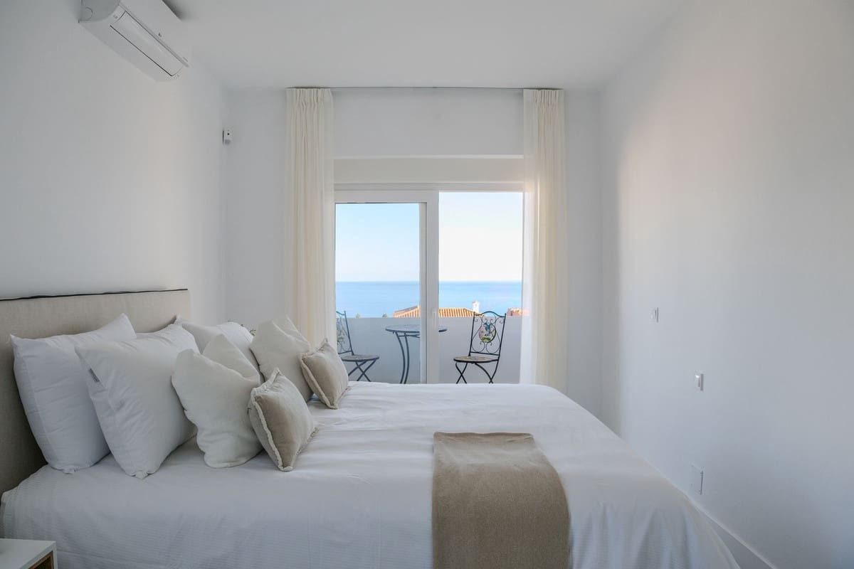 4 soverom Villa til salgs i La Duquesa / Puerto de la Duquesa med svømmebasseng - € 1 100 000 (Ref: 9540178)