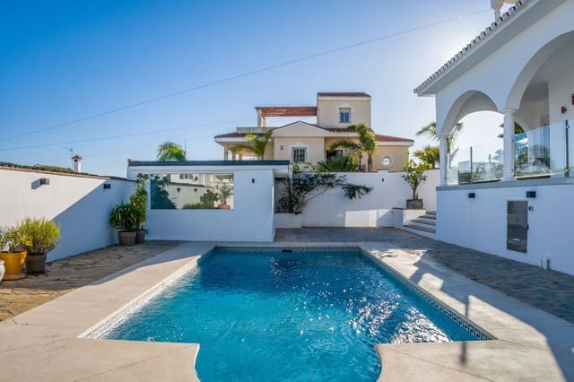 4 soverom Villa til salgs i La Duquesa / Puerto de la Duquesa, Manilva med svømmebasseng - € 1 100 000 (Ref: 9540178)