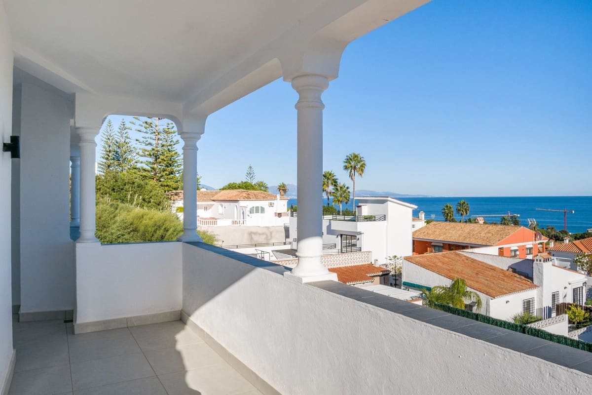 4 soverom Villa til salgs i La Duquesa / Puerto de la Duquesa med svømmebasseng - € 1 100 000 (Ref: 9540178)