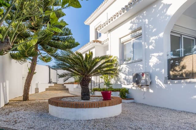 4 soverom Villa til salgs i La Duquesa / Puerto de la Duquesa, Manilva med svømmebasseng - € 1 100 000 (Ref: 9540178)
