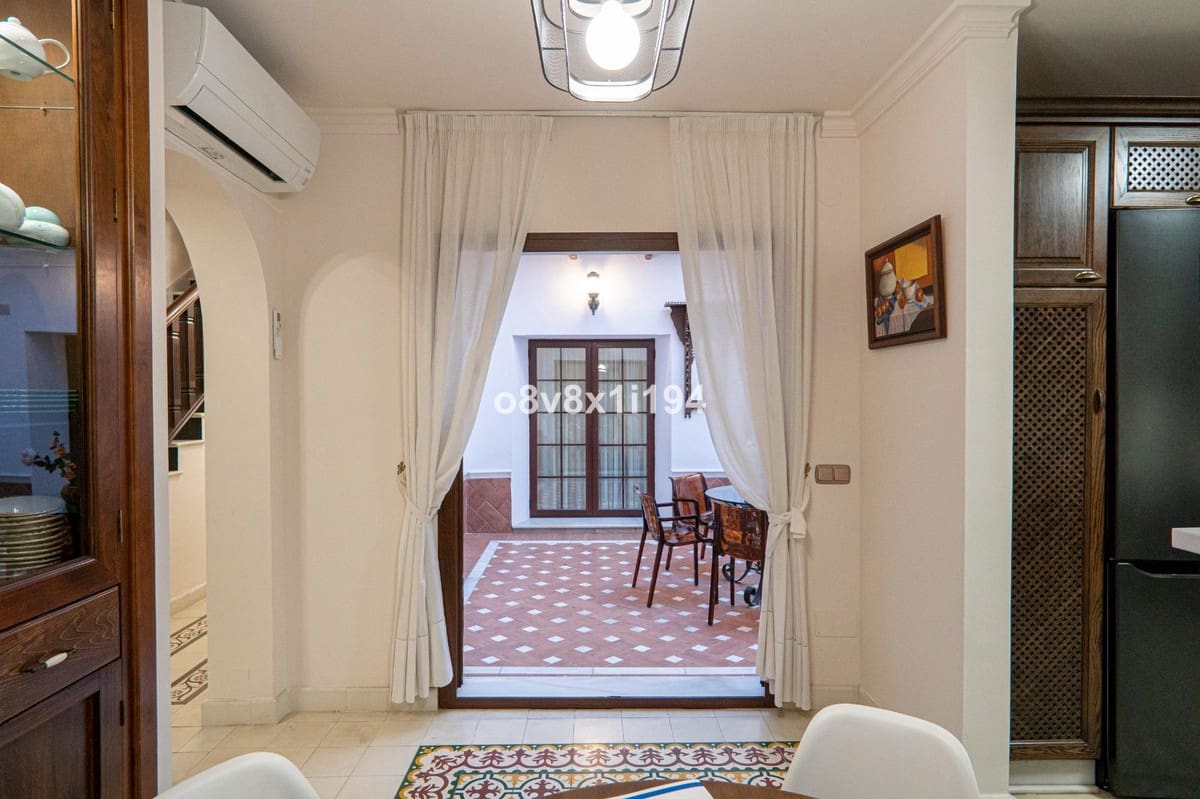 5 bedroom Villa for sale in Fuengirola - € 1,100,000 (Ref: 9540179)