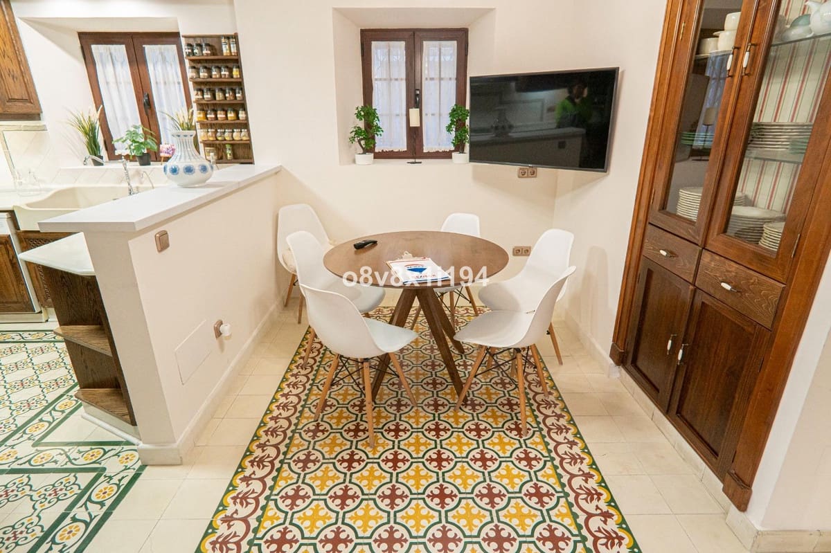 5 bedroom Villa for sale in Fuengirola - € 1,100,000 (Ref: 9540179)