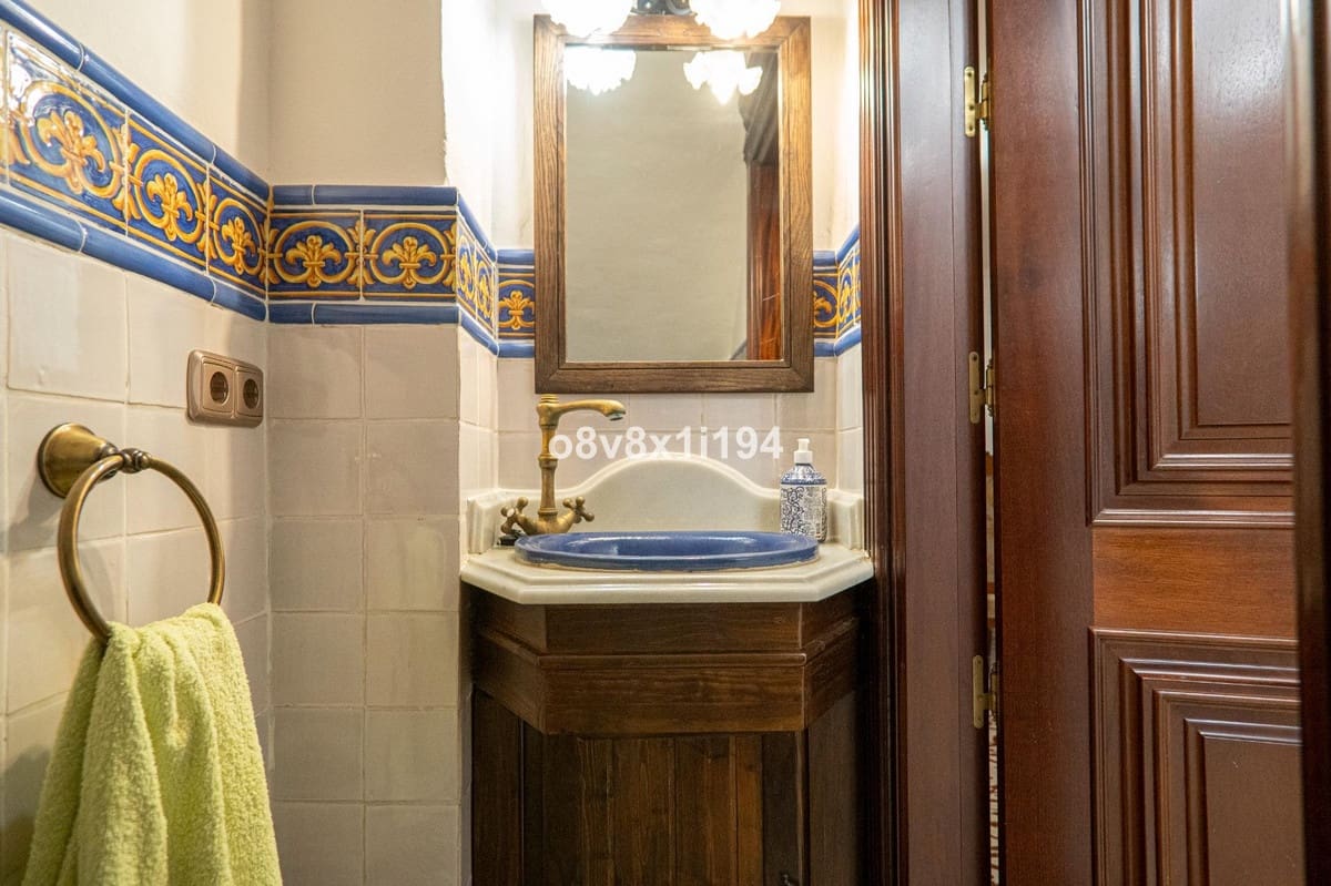 5 bedroom Villa for sale in Fuengirola - € 1,100,000 (Ref: 9540179)