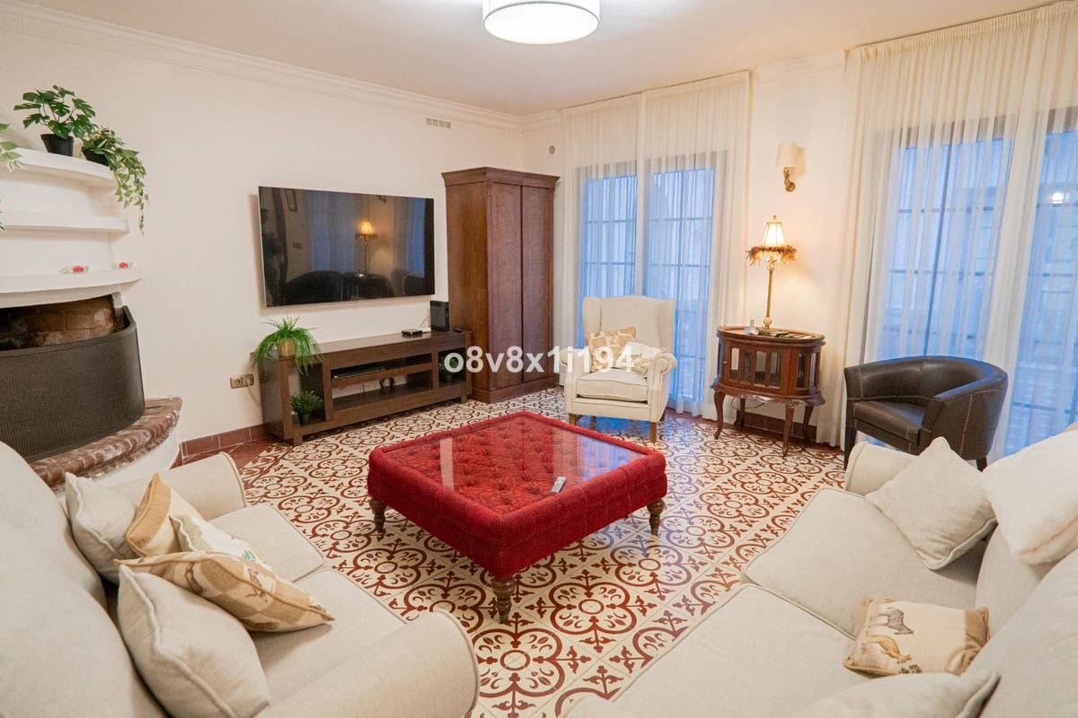 5 bedroom Villa for sale in Fuengirola - € 1,100,000 (Ref: 9540179)