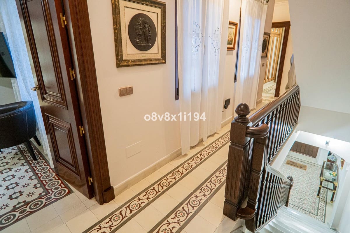 5 bedroom Villa for sale in Fuengirola - € 1,100,000 (Ref: 9540179)