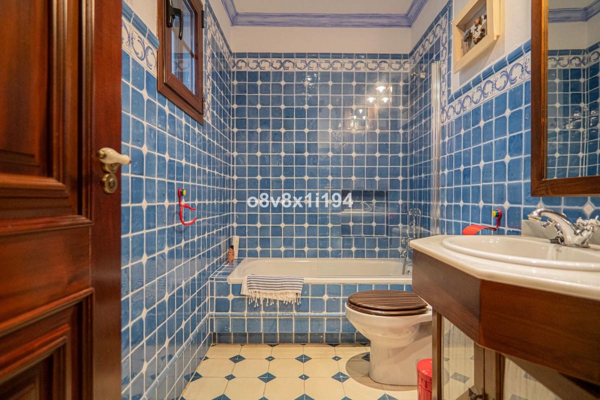 5 bedroom Villa for sale in Fuengirola - € 1,100,000 (Ref: 9540179)