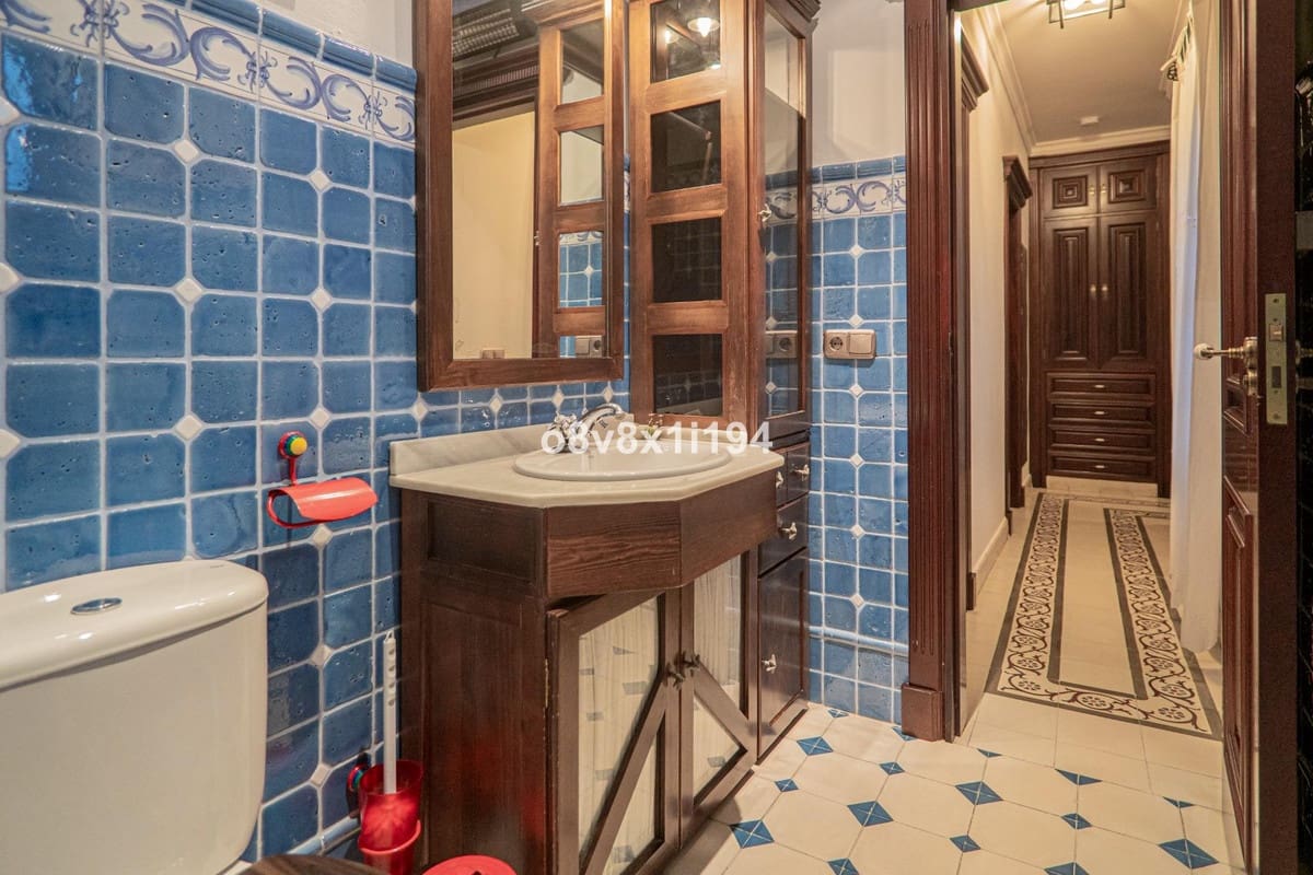 5 bedroom Villa for sale in Fuengirola - € 1,100,000 (Ref: 9540179)