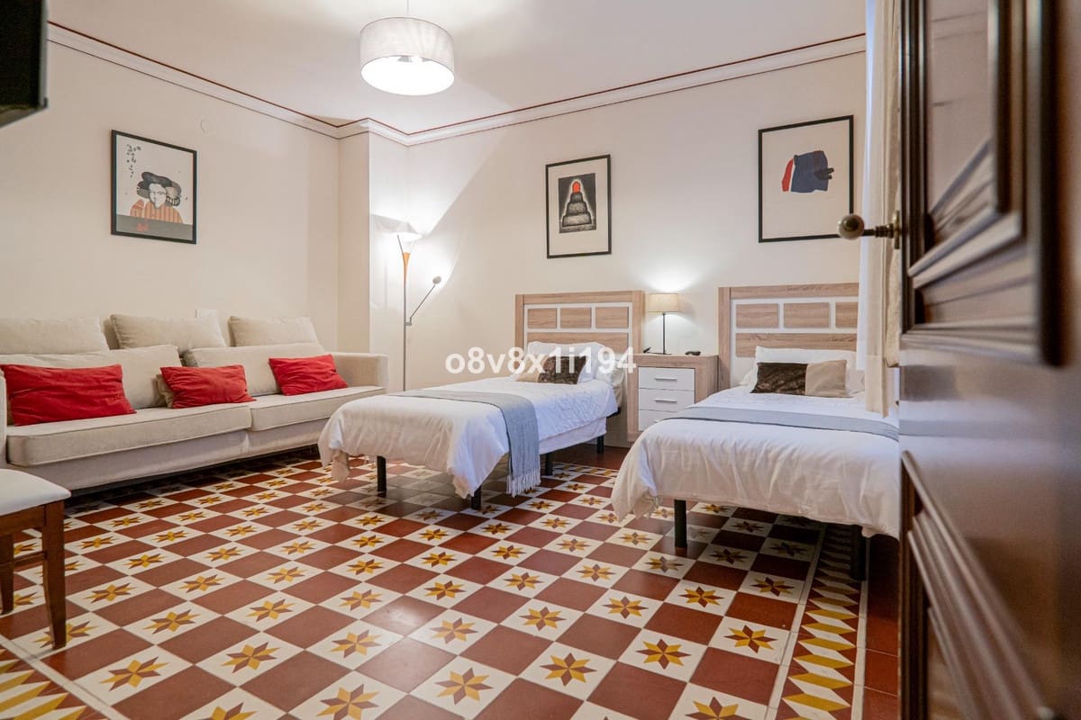 5 bedroom Villa for sale in Fuengirola - € 1,100,000 (Ref: 9540179)