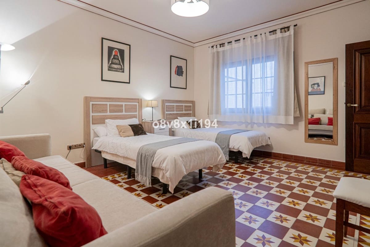 5 bedroom Villa for sale in Fuengirola - € 1,100,000 (Ref: 9540179)