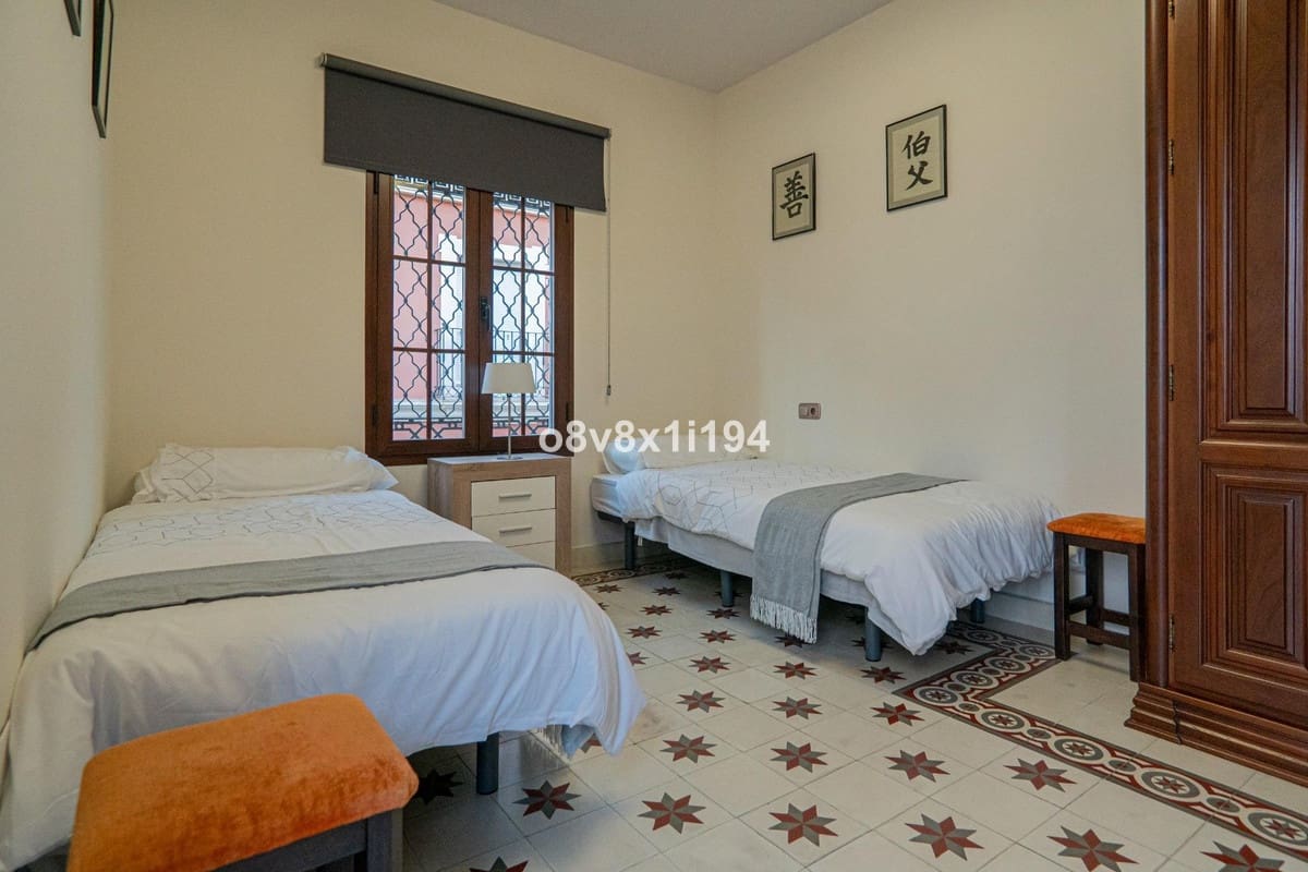 5 bedroom Villa for sale in Fuengirola - € 1,100,000 (Ref: 9540179)