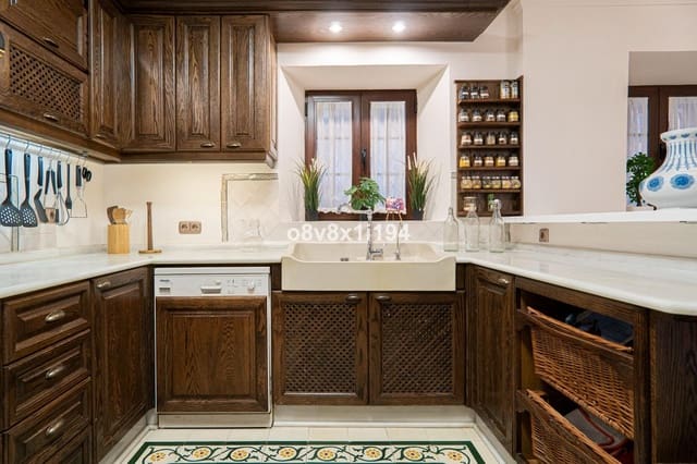 Chalet de 5 habitaciones en Centro ciudad, Fuengirola en venta - 1.100.000 € (Ref: 9540179)