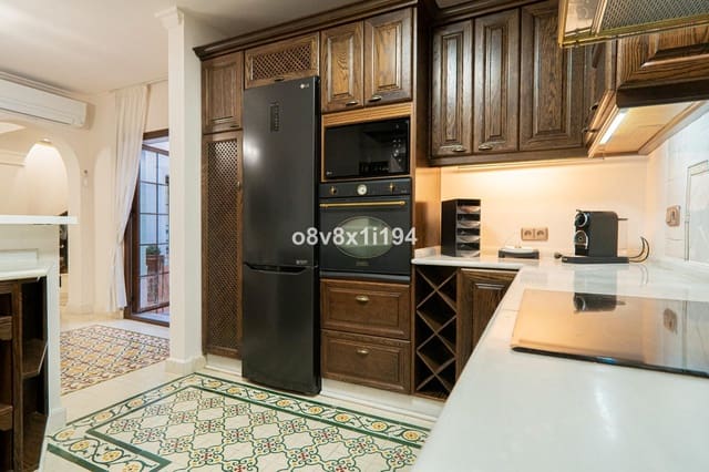 Chalet de 5 habitaciones en Centro ciudad, Fuengirola en venta - 1.100.000 € (Ref: 9540179)