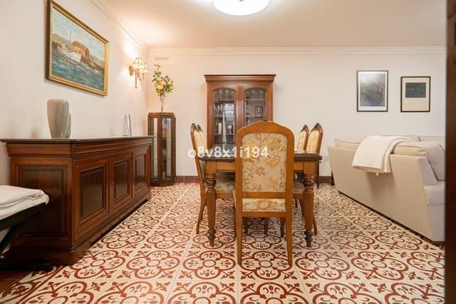 Chalet de 5 habitaciones en Centro ciudad, Fuengirola en venta - 1.100.000 € (Ref: 9540179)