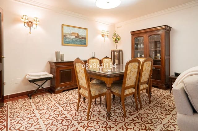 Chalet de 5 habitaciones en Centro ciudad, Fuengirola en venta - 1.100.000 € (Ref: 9540179)