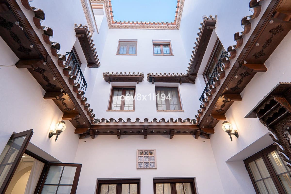 5 bedroom Villa for sale in Fuengirola - € 1,100,000 (Ref: 9540179)