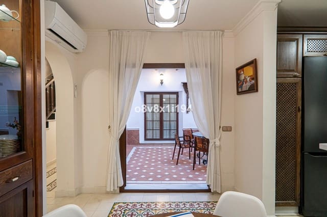 5 bedroom Villa for sale in Centro ciudad, Fuengirola - € 1,100,000 (Ref: 9540179)