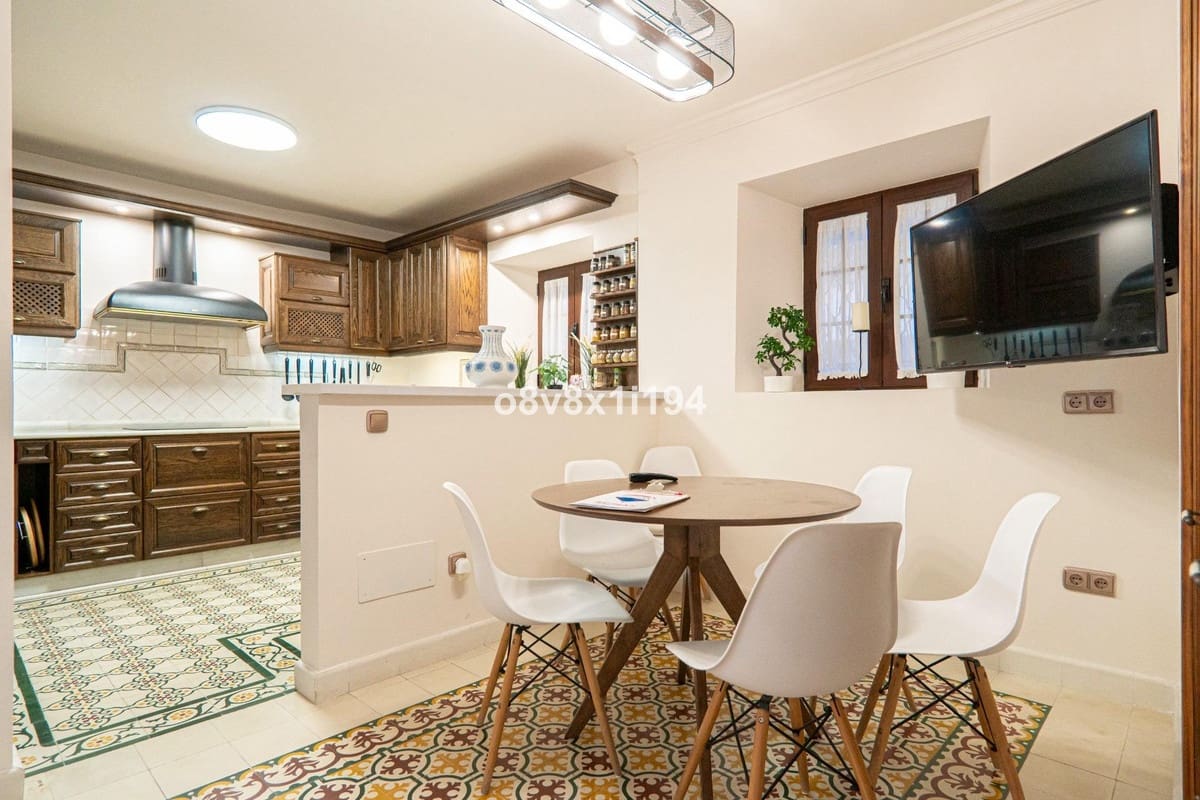 5 bedroom Villa for sale in Fuengirola - € 1,100,000 (Ref: 9540179)