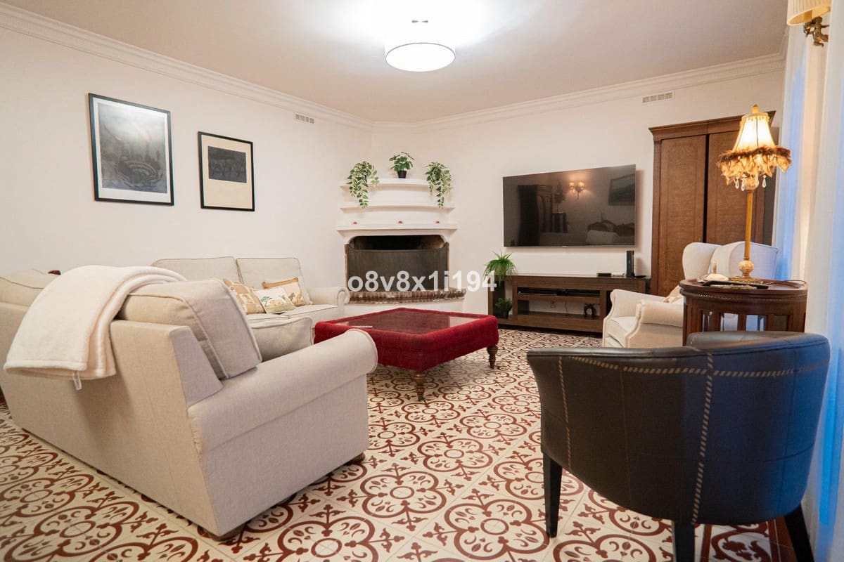 5 bedroom Villa for sale in Fuengirola - € 1,100,000 (Ref: 9540179)